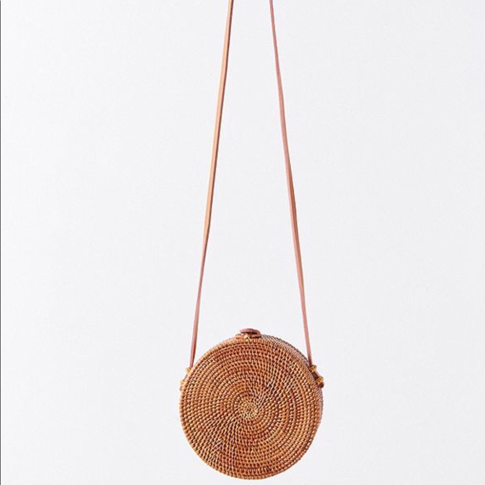 Circle Straw Crossbody